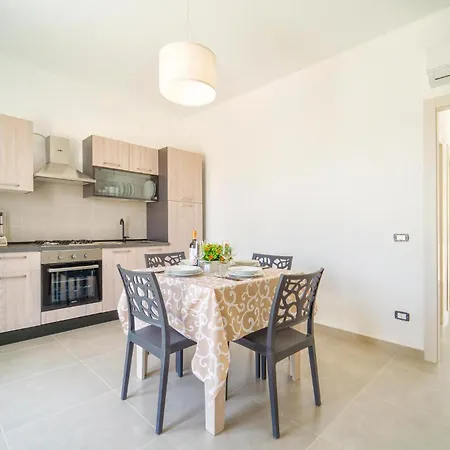 Pet Friendly In With Kitchen *
