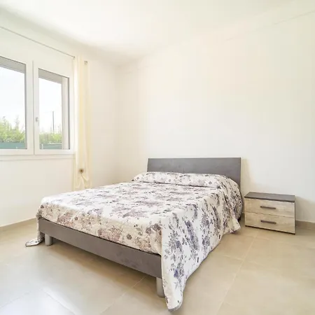 Pet Friendly In With Kitchen Realmonte