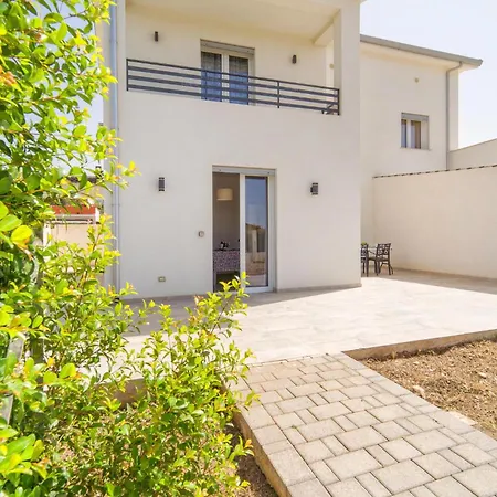 Σπίτι διακοπών Pet Friendly In With Kitchen Realmonte